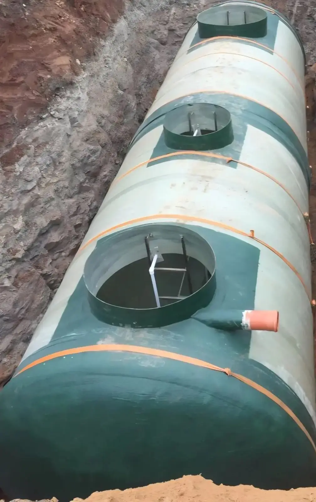 Корпус ливневого очистного сооружения в процессе монтажа